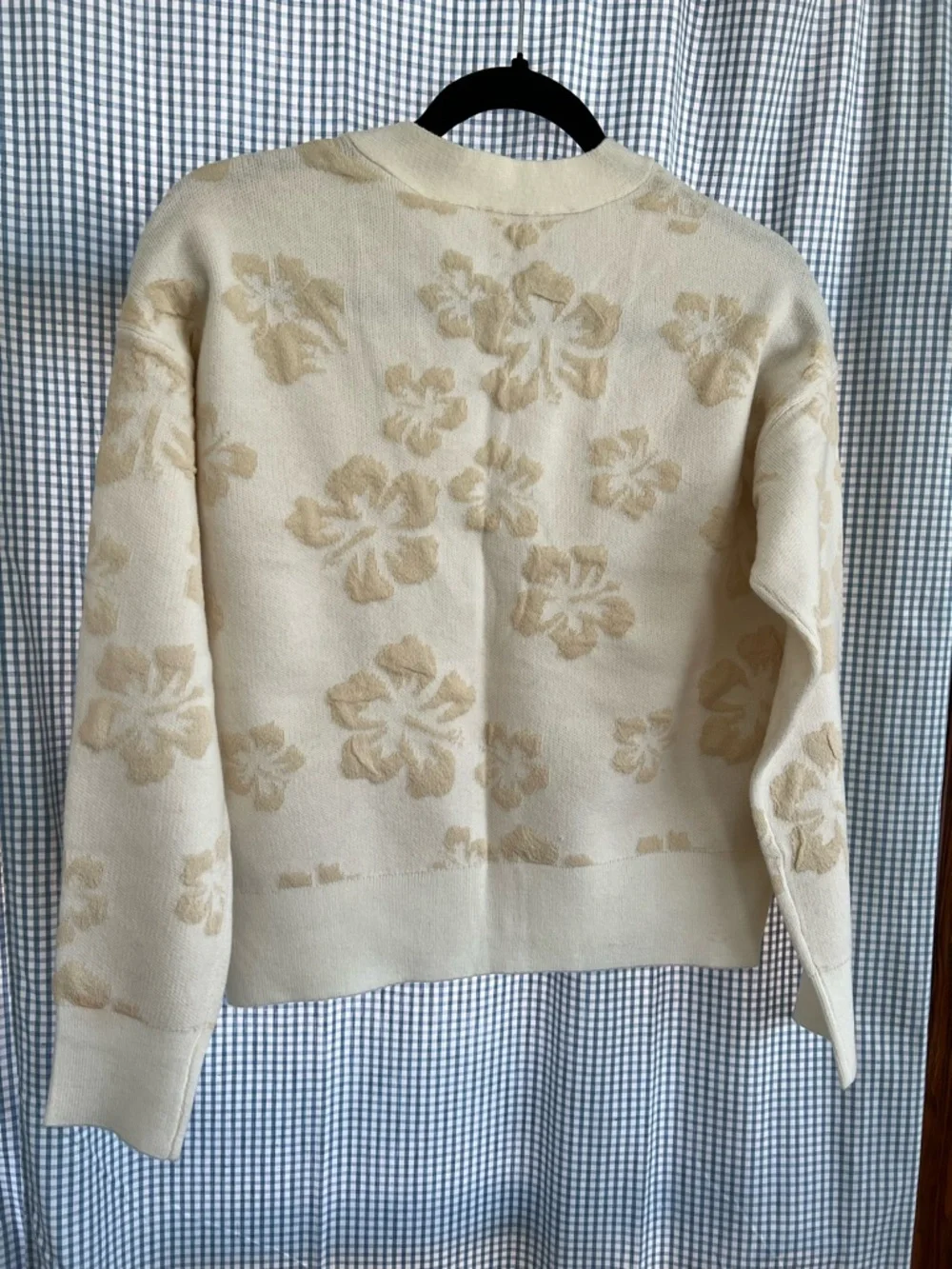 Cyrus Cream Floral V-Neck Button-Up Cardigan - Picture 4 of 6